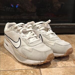 Nike Air Max US10 White Sneakers